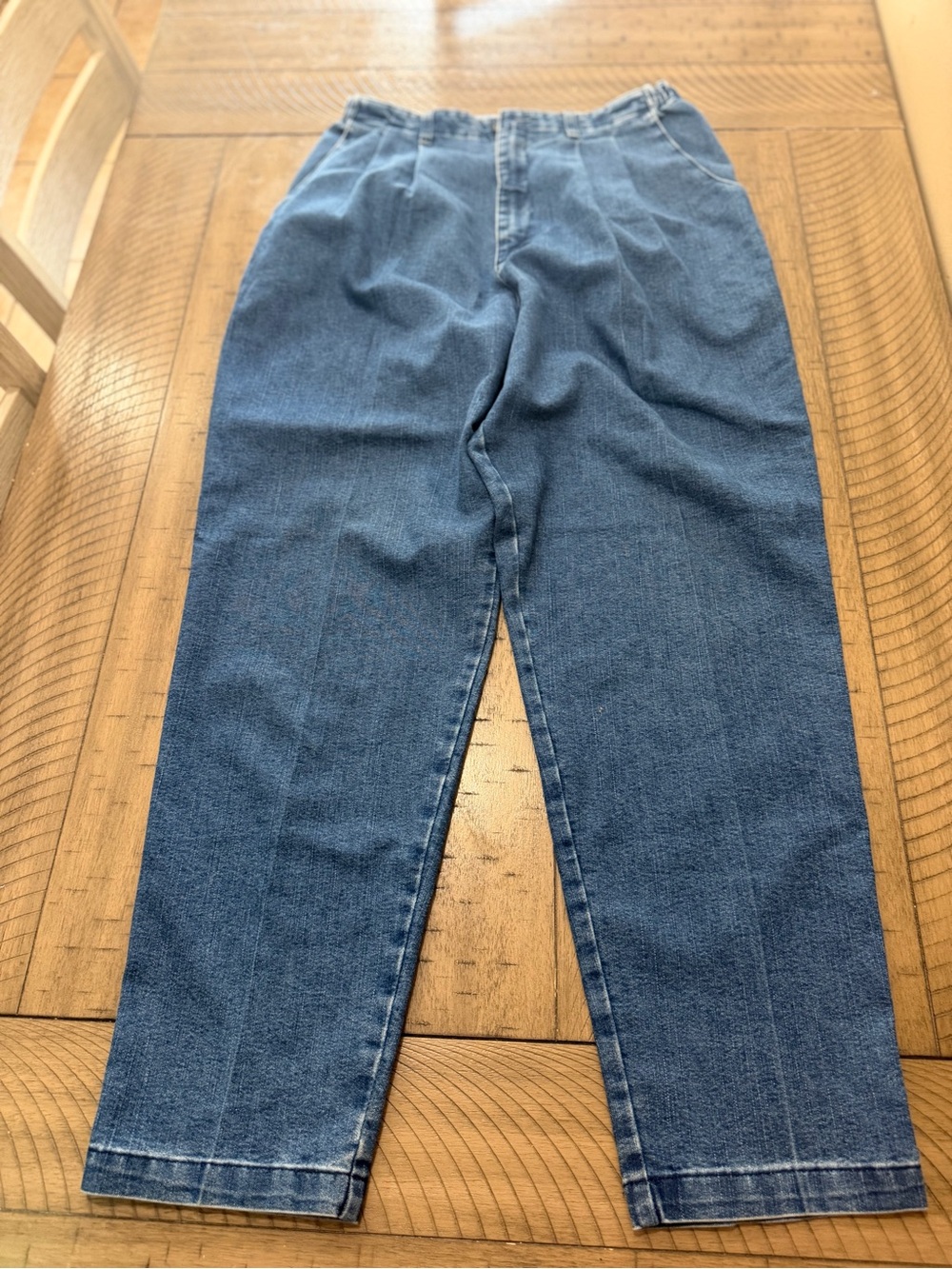 Vintage Lee Women's Blue High-Waist Tapered Jeans